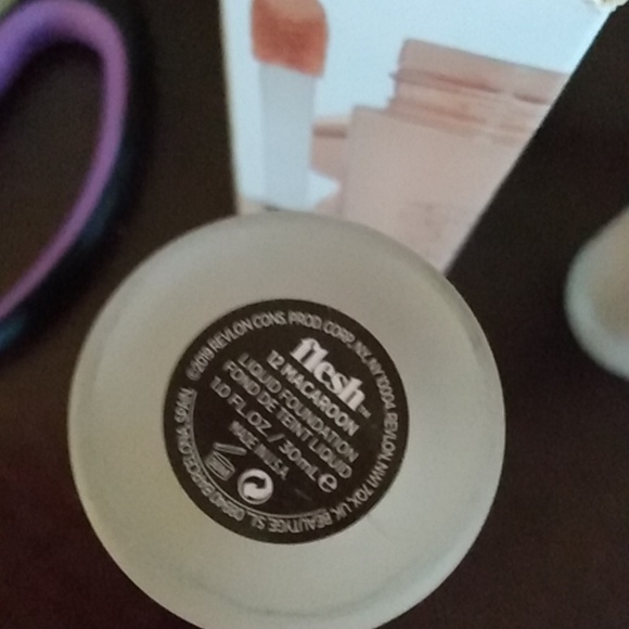 Clinique, Laura Geller, Fresh foundation bundle - Picture 8 of 8